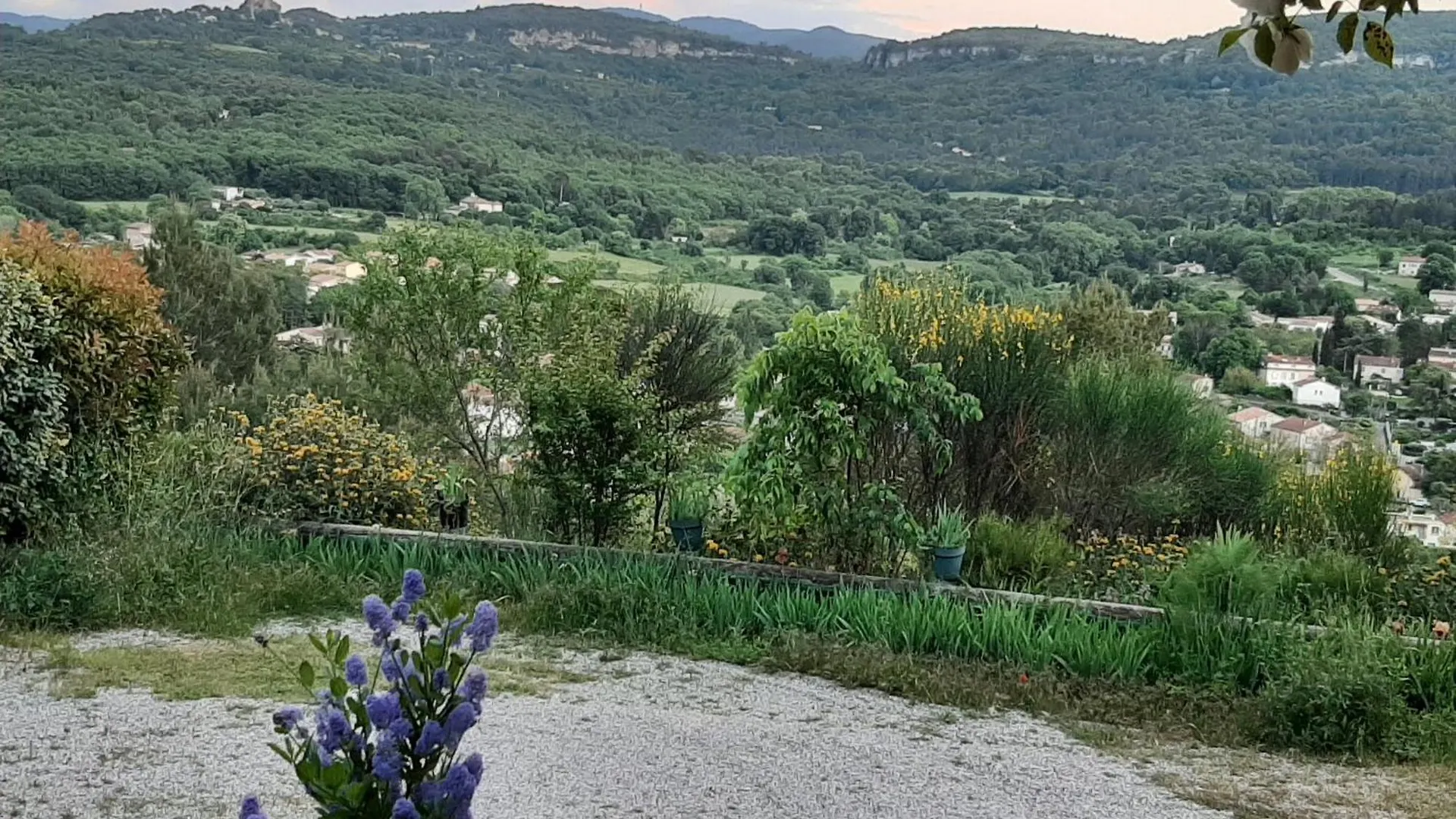 T.Belle Vue Panoramique Au Coeur Du Luberon 40M2 + Pergola . Jardin. P Apartment Apt